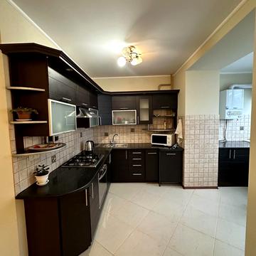 Євгена Коновальця вул., 23