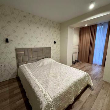 Героїв Крут вул. (Комунарів), 4/1б