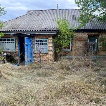 Будинок з господарськими приміщеннями в с.Кустолові Кущі