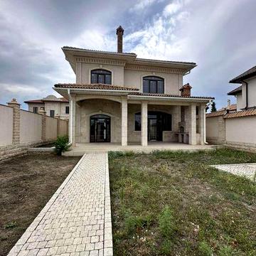 Прекрасный дом в Совиньоне, внутри от строителей