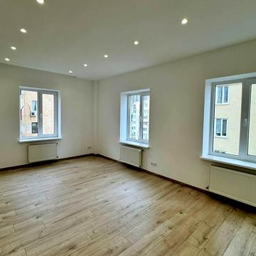 Сонячна вул., 4