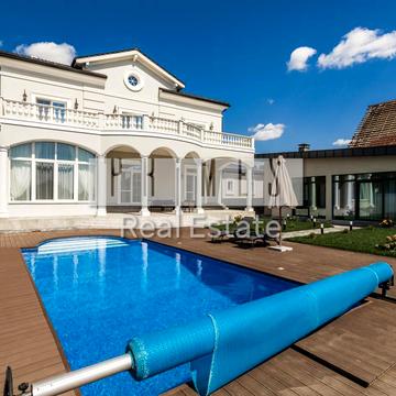 Молодіжна вул., 3