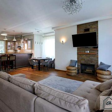 Оренда будинку з сауною КМ Green Hills 3 спальні, камін, акумулятор