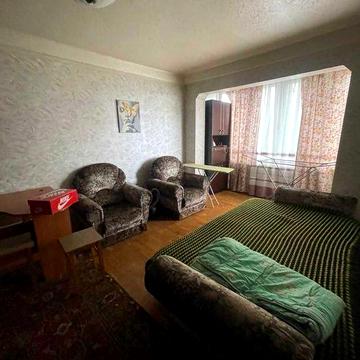 продається однокімнатна квартира,метро Лісова 25 хвилин пішки.
