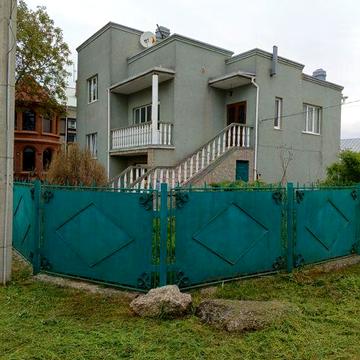 Продаж житлового будинку