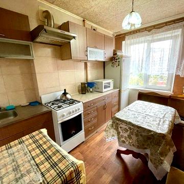 Продаж 3к квартири 64.7 кв. м на ж/м Парус, вул. Метробудівська 4