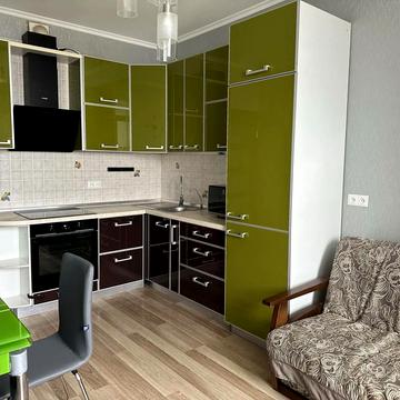 Воскресенська вул., 18 Е