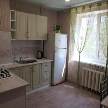 Сдам до лета просторную 1-к. кв. в Лузановке. Свежий ремонт, хозяин