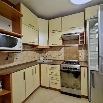 Камянецька вул., 102
