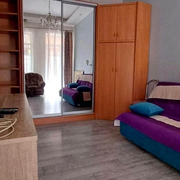 Архітектора Олега Петрова вул. (Чернишевського), 35