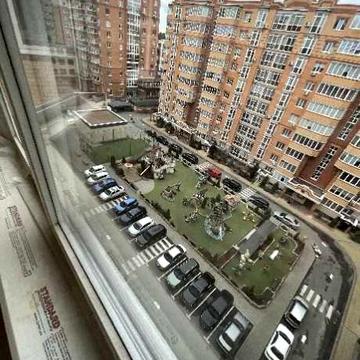 ЖК "Карат" 3-х кімнатна квартира з частковим ремонтом, в ціні комора ЖК Карат