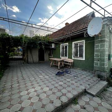 Продам  дом в Нерубайском с гаражом, коммуникациями и документами!