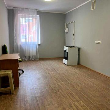 Простора  2-кімнатна квартира   на вул. Старицького