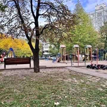 Продаж 3-кімнатної квартири біля Амстору