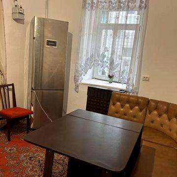 Продається квартира у центрі міста Вижниця по вулиці Грушевського