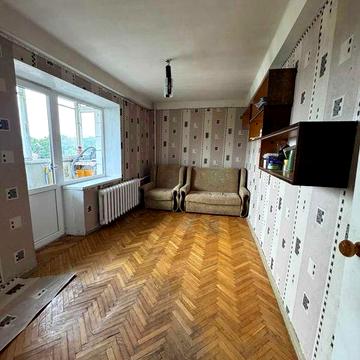 Продаж квартири біля Голосіївського парку. Пішки дві станції метро.