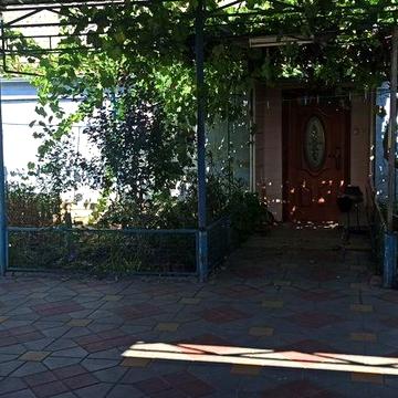 Продаж ділянки 25 соток з двома будинками.