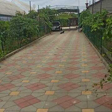 Продаж ділянки 25 соток з двома будинками.
