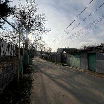 Квартира на земле в отличном районе.