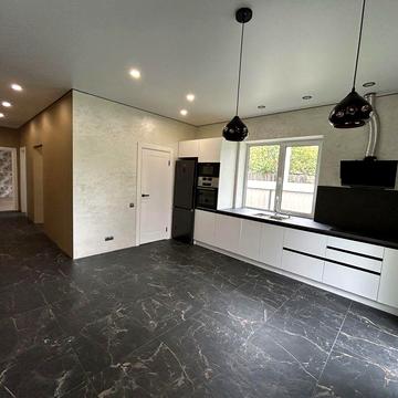 Будинок з новеньким РЕМОНТОМ !