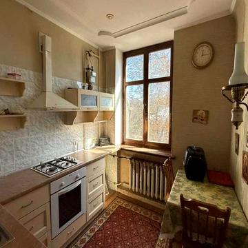 1к.квартира, Центр, Матвійчука, цегла, 36м2, середній поверх