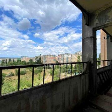 Продається 3-кімнатна квартира під ремонт 5-й Зарічний 65