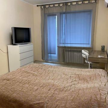 Володимира Бизова вул. (Якіра), 13