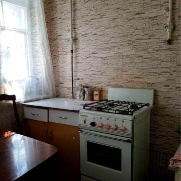 Власник продасть дві кімнати ( але можна користуватись 3-х  квартирою)