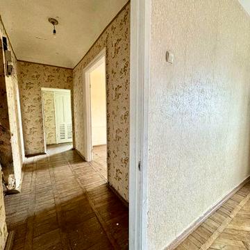 Продам 2 к.кв «сталинка» на Набережной ( центр)