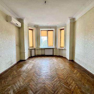 Продам 2 к.кв «сталинка» на Набережной ( центр)