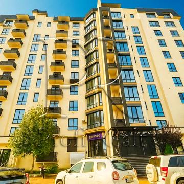 Героїв Небесної Сотні просп., 18/2