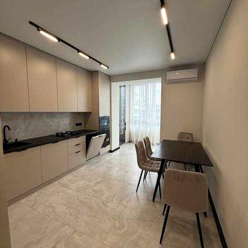 Укомплектована 2к квартира біля Міського озера за вигідною ціною!