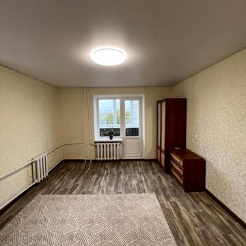 Продам 1 кімнатну квартиру на Мікрорайоні жовтневім.