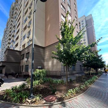 Михайла Грушевського вул., 30