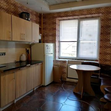 Гетьманська вул., 9