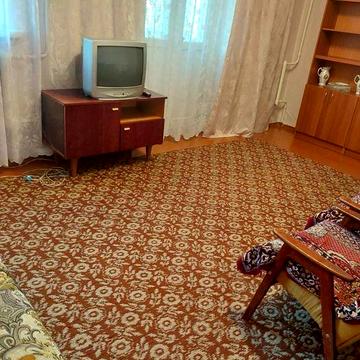 Продається двокімнатна в Центрі