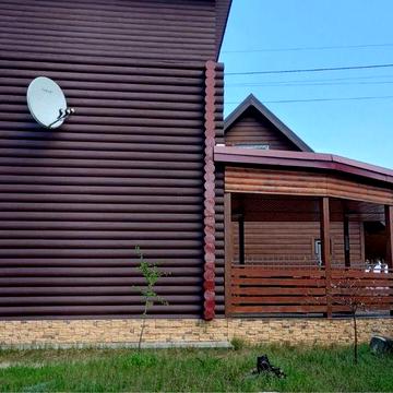 Дачний будиночок на причалі