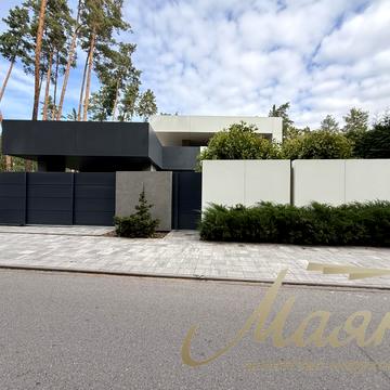 Плютовська вул., 30