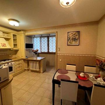 Продам 3к з ремонтом вул Введенська 5 Поділ СтМ Контрактова Площа-7хв
