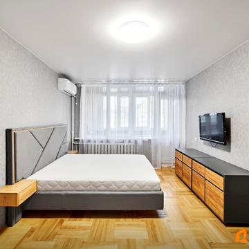 Павла Тичини просп., 6