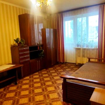 2 кімнатна, Бажана 5а, ГАЗ, тихий двір, метро Харківська -5хв пішки