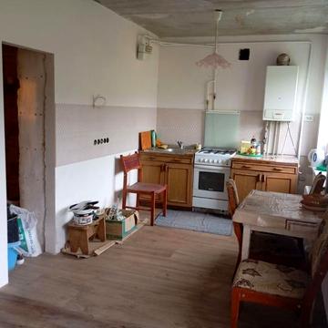 Продається трьохкімнатна квартира з індивідуальним опаленням