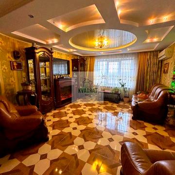 Продам 4-х кімнатну квартиру з ремонтом та меблями в центрі міста