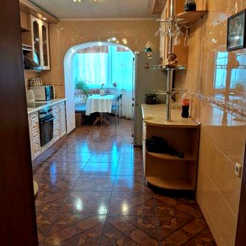 велика гарна 3 кімнатна квартира на Урлівській
