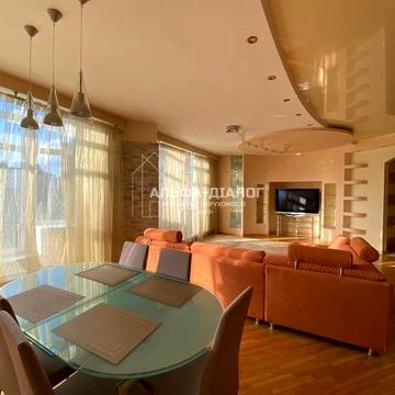 Продаж 5-к квартири,вул.Володимирська,79