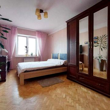 Затишна, комфортна, велика квартира (60м2) на вул. Березняківська 14а