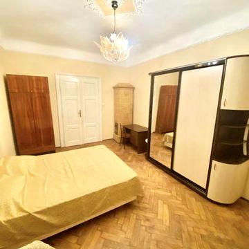 Здається 1-кімнатна квартира в Центрі.