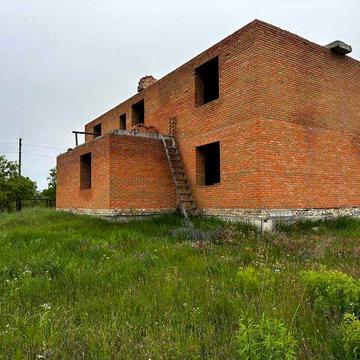 Продам недобудований двоповерховий будинок з гаражем, 18 соток землі