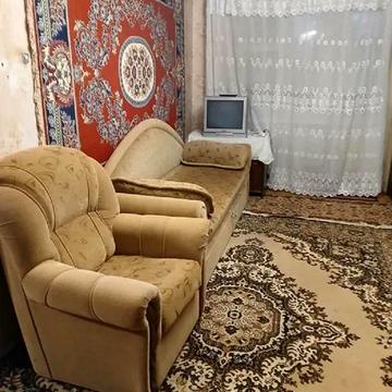 Космонавтів вул., 40