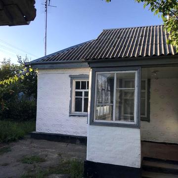 Продається будинок в м.Шпола 16 соток двору з городом в дворі 10 соток